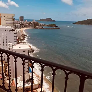 De Lujo A Pie De Playa Mazatlán